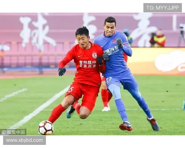 大连乙方迎战重庆斯威全力争胜展现球队实力与斗志