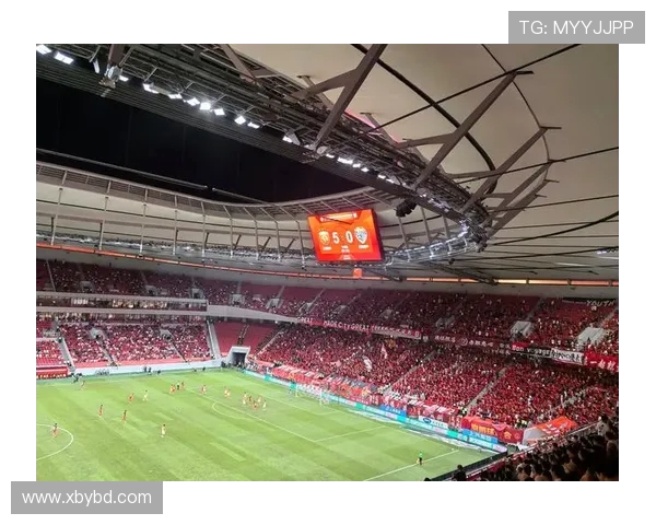 海法与亚特兰大激战正酣足球盛宴引发球迷热情高涨