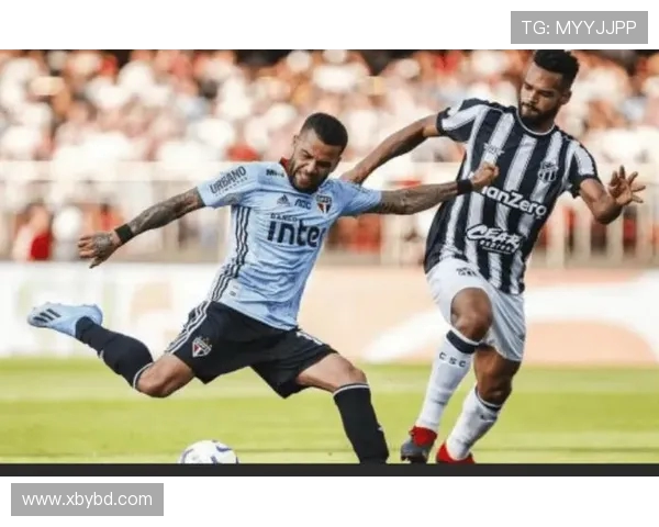 米涅美洲与巴西国际的激烈对决展现足球魅力与团队精神