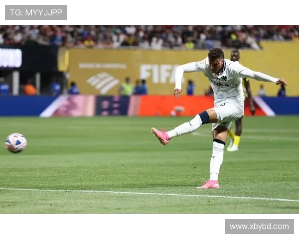 蒙特雷与阿特的激烈对决展现足球魅力与团队精神